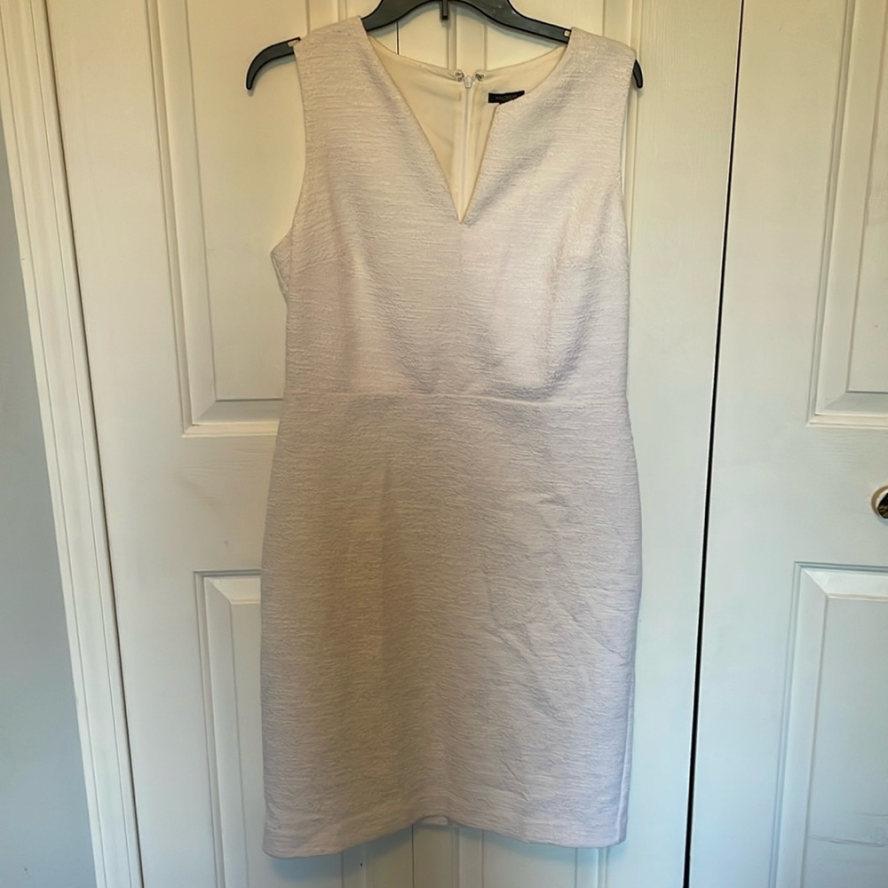 Ann Taylor Sz 10 v Neck white Textured Dress GUC B52